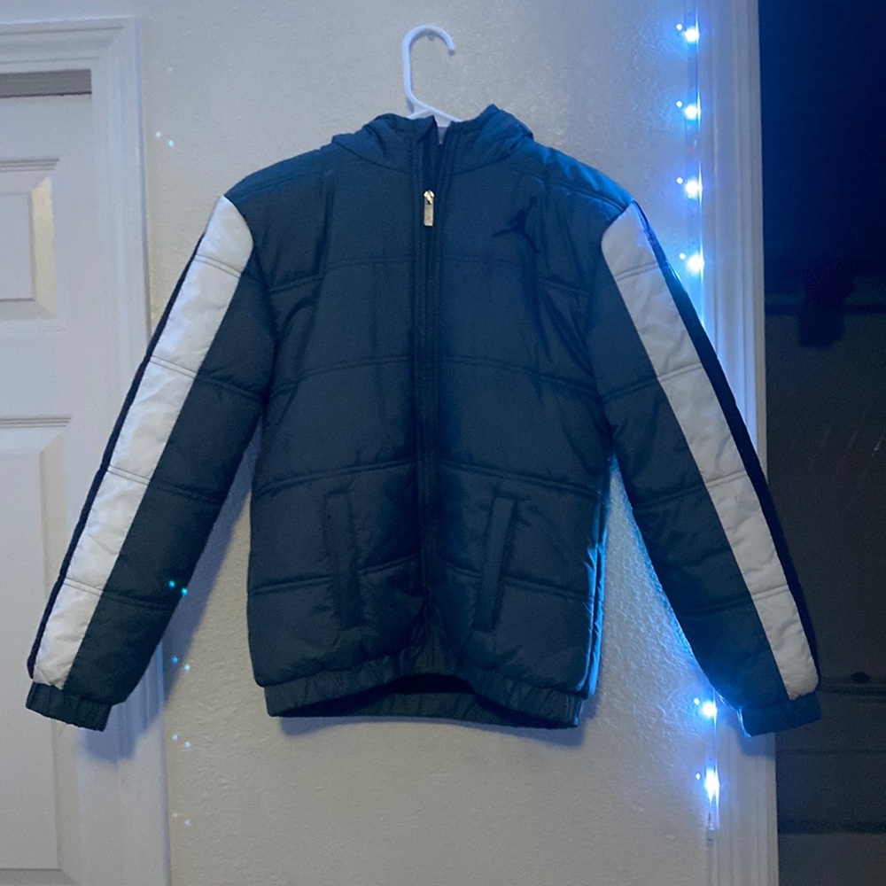 Jordan’s puffer jacket keeps you really warm and has cozy cotton inside